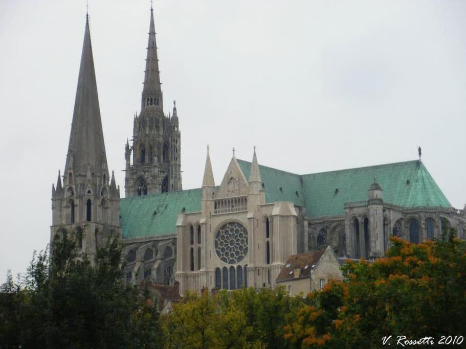 Charmant Studio A Deux Pas De La Cathedrale Chartres Exterior photo
